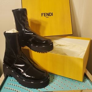 New Fendi boots, women size US-8, euro-38,